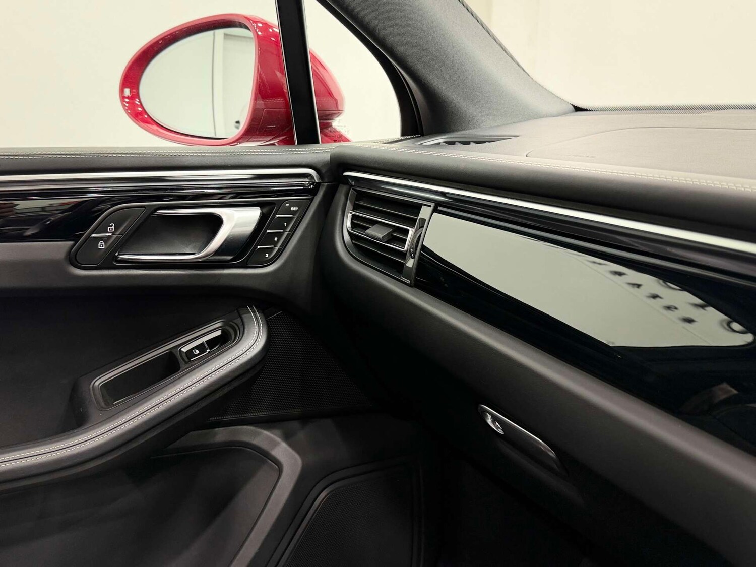 Used Porsche Macan 2023 for sale - 76567770: Photo 39