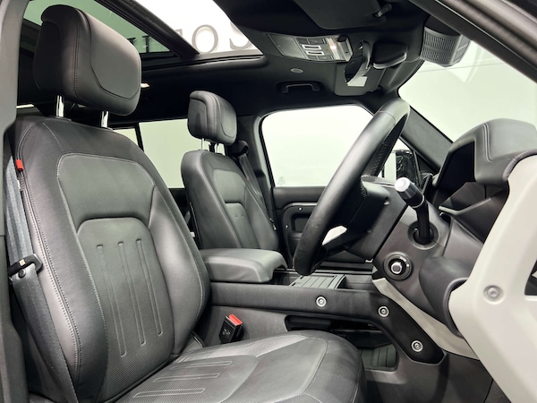 Used Land Rover Defender 2021 for sale - 76277585: Photo 2