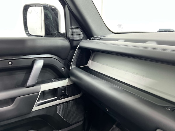 Used Land Rover Defender 2021 for sale - 76277585: Photo 34