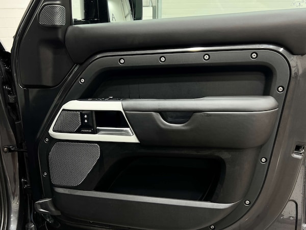 Used Land Rover Defender 2021 for sale - 76277585: Photo 36