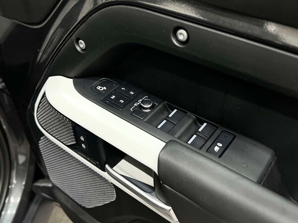 Used Land Rover Defender 2021 for sale - 76277585: Photo 38