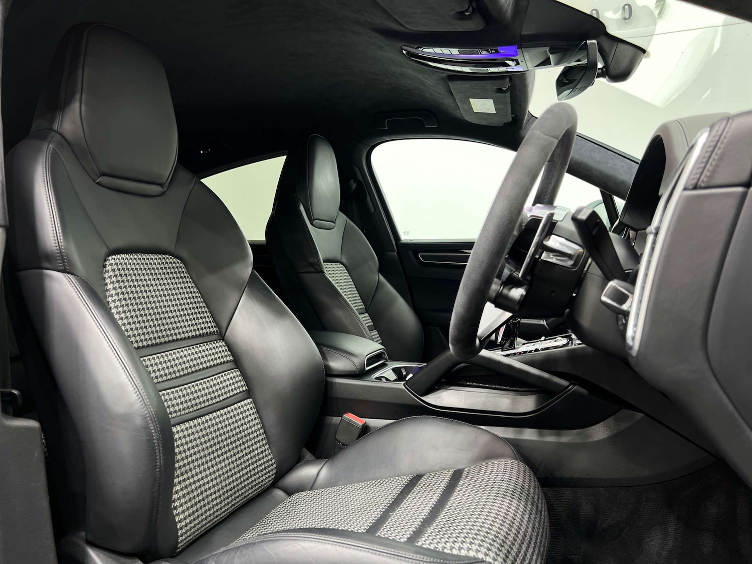 Used Porsche Cayenne 2019 for sale - 77833837: Photo 2