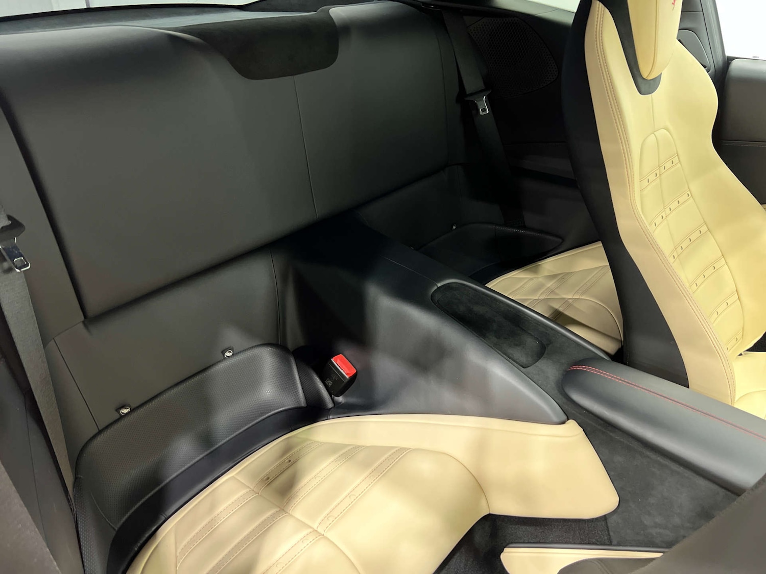 Used Ferrari Roma 2023 for sale - 76280342: Photo 32