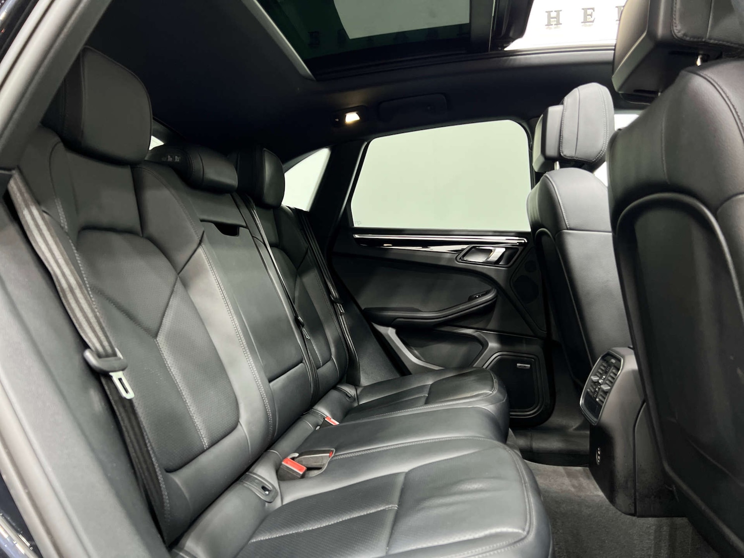 Used Porsche Macan 2024 for sale - 76275298: Photo 12