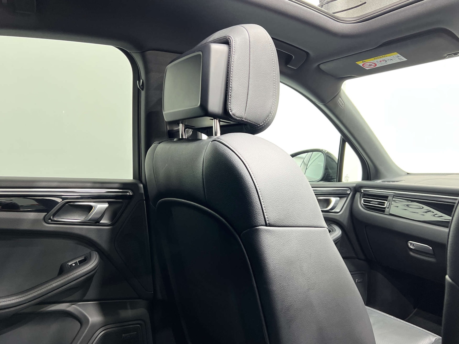 Used Porsche Macan 2024 for sale - 76275298: Photo 15
