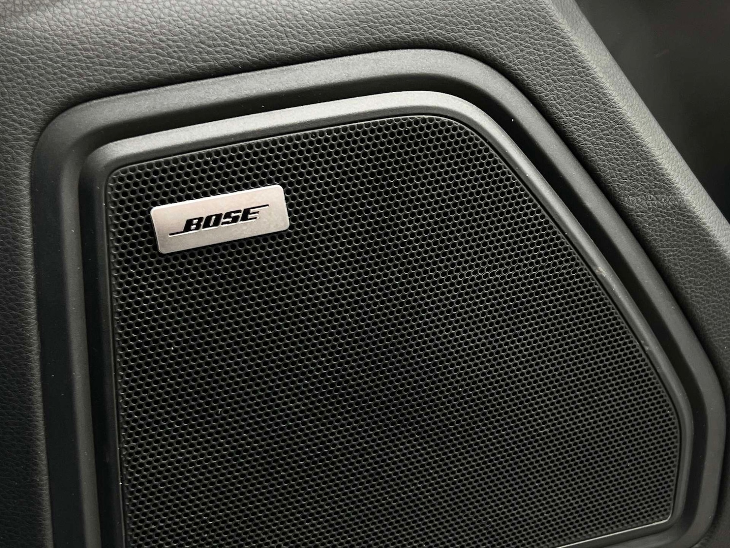 Used Porsche Macan 2024 for sale - 76275298: Photo 32