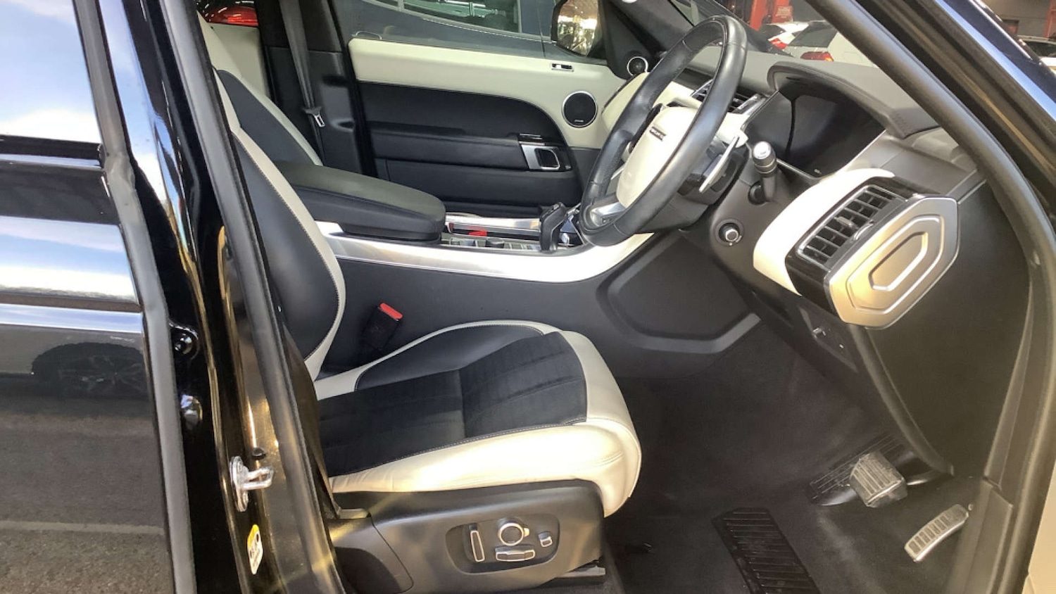 Used Land Rover Range Rover Sport 2022 for sale - 76739848: Photo 2