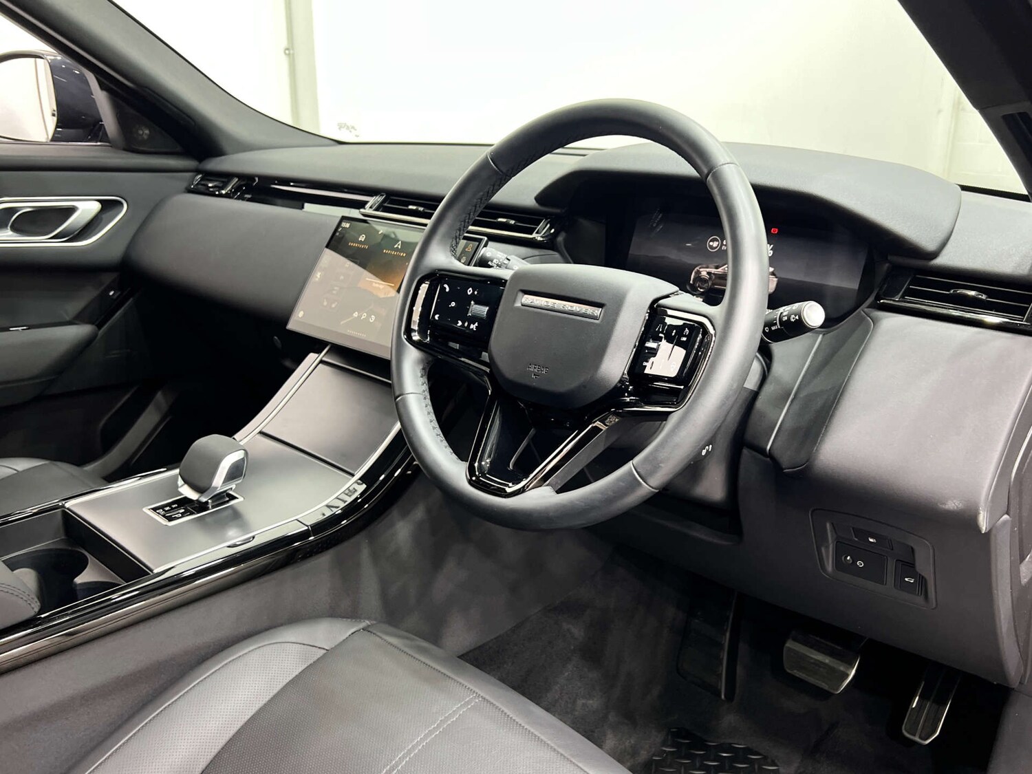 Used Land Rover Range Rover Velar 2023 for sale - 76223031: Photo 40