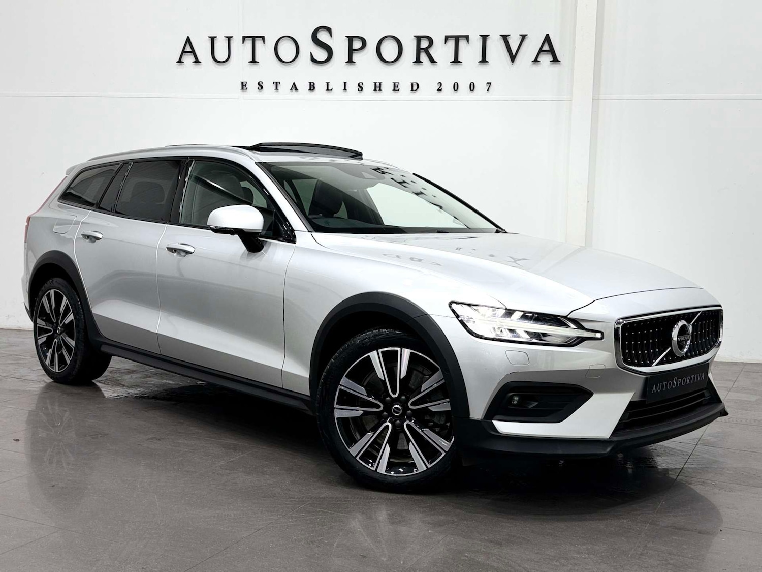 Used Volvo V60 2021 for sale - 76881609: Photo 1