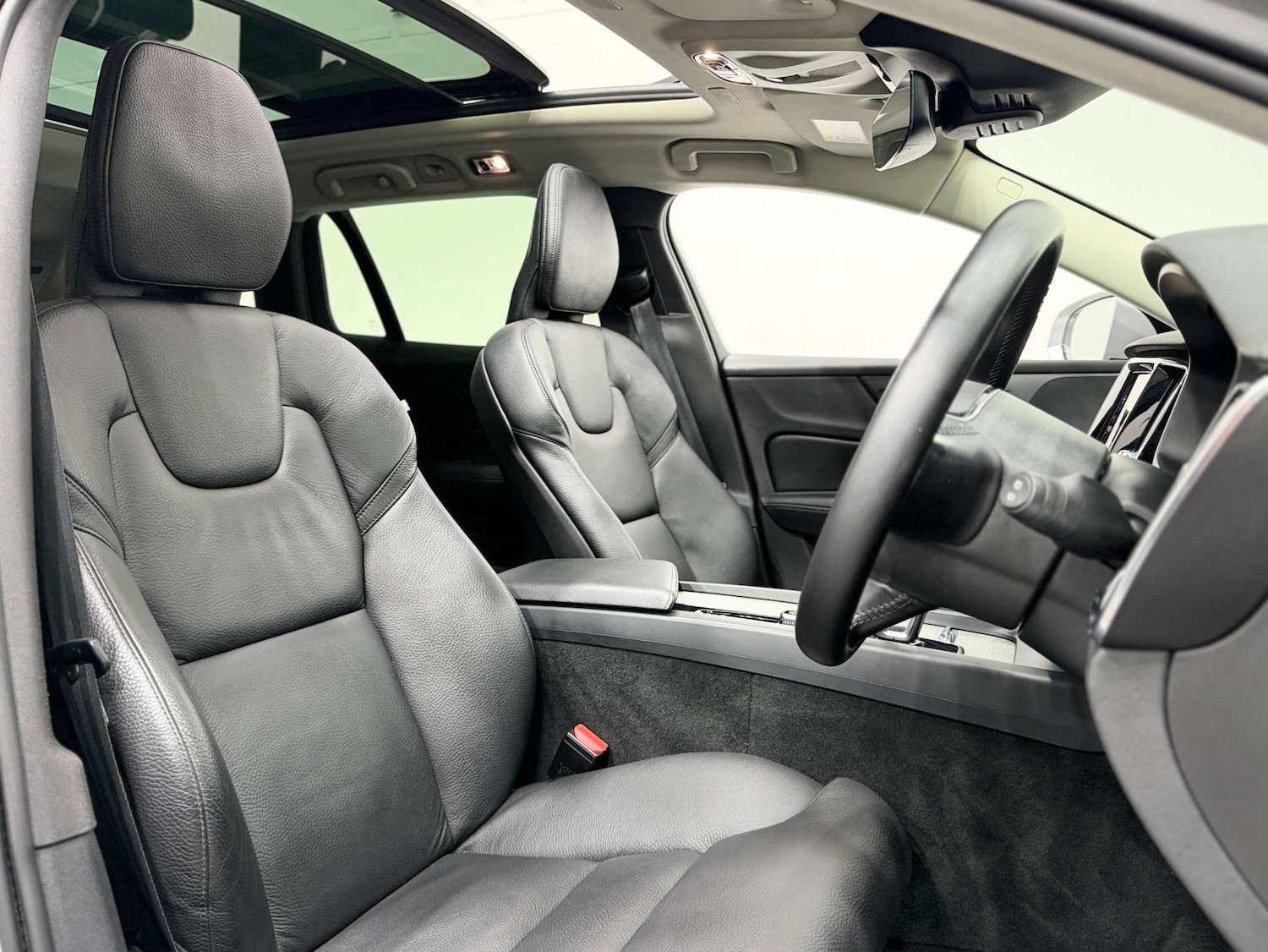 Used Volvo V60 2021 for sale - 76881609: Photo 2