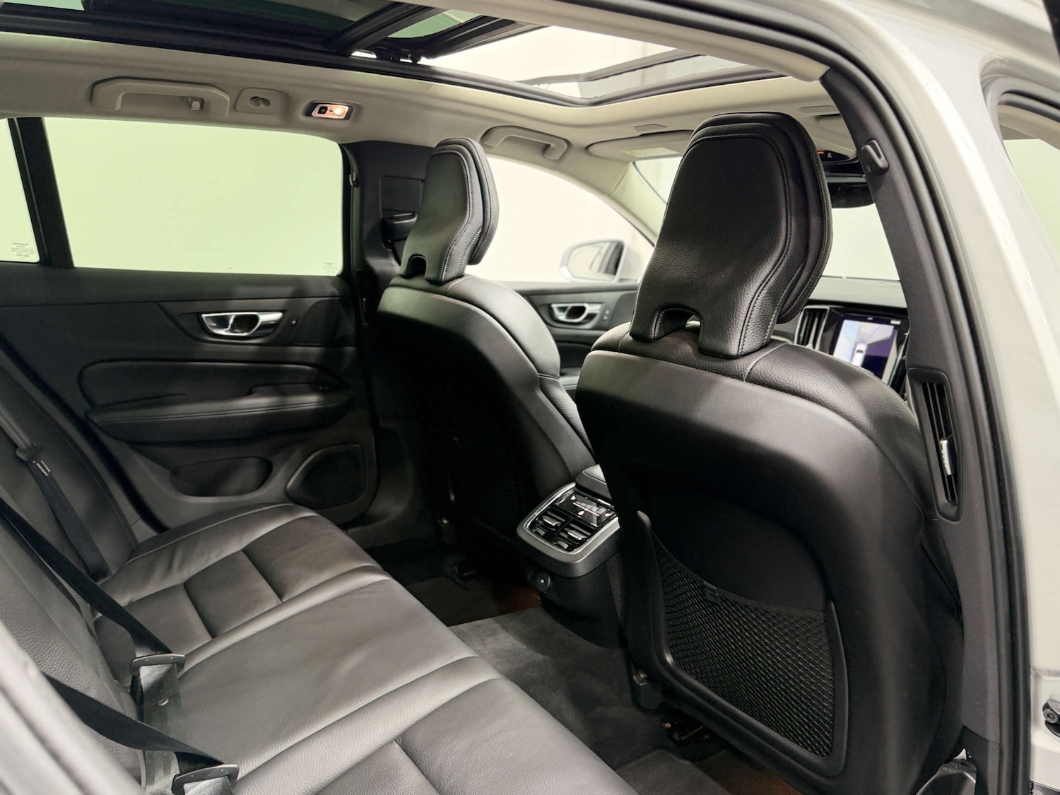 Used Volvo V60 2021 for sale - 76881609: Photo 25