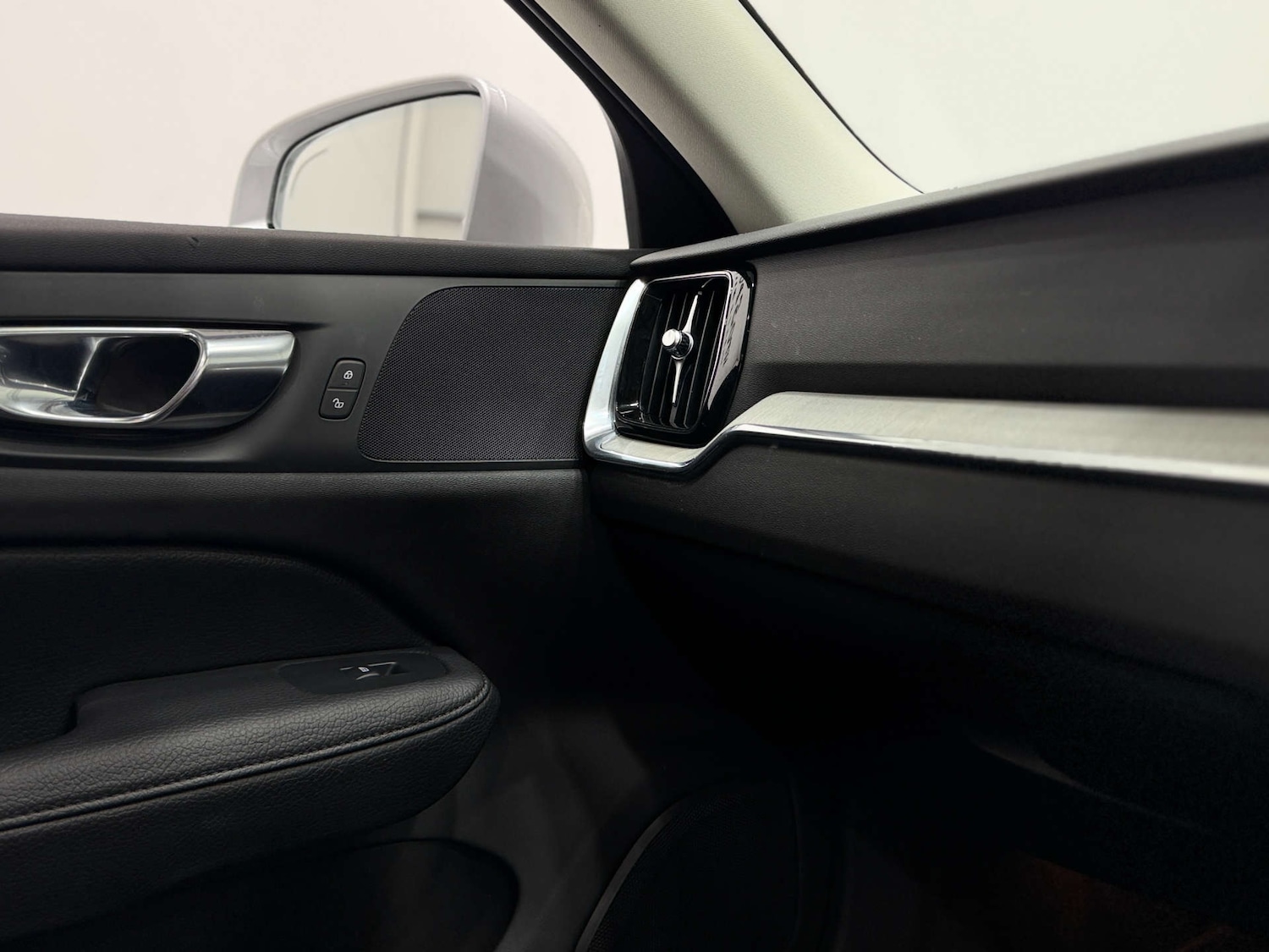 Used Volvo V60 2021 for sale - 76881609: Photo 31