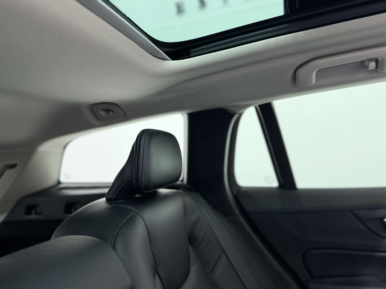 Used Volvo V60 2021 for sale - 76881609: Photo 32