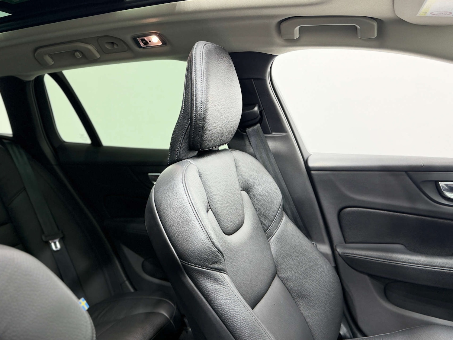 Used Volvo V60 2021 for sale - 76881609: Photo 35