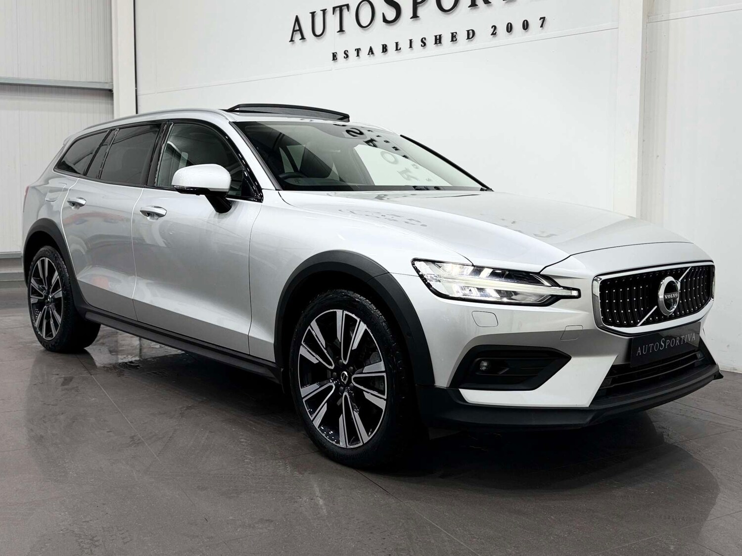 Used Volvo V60 2021 for sale - 76881609: Photo 8