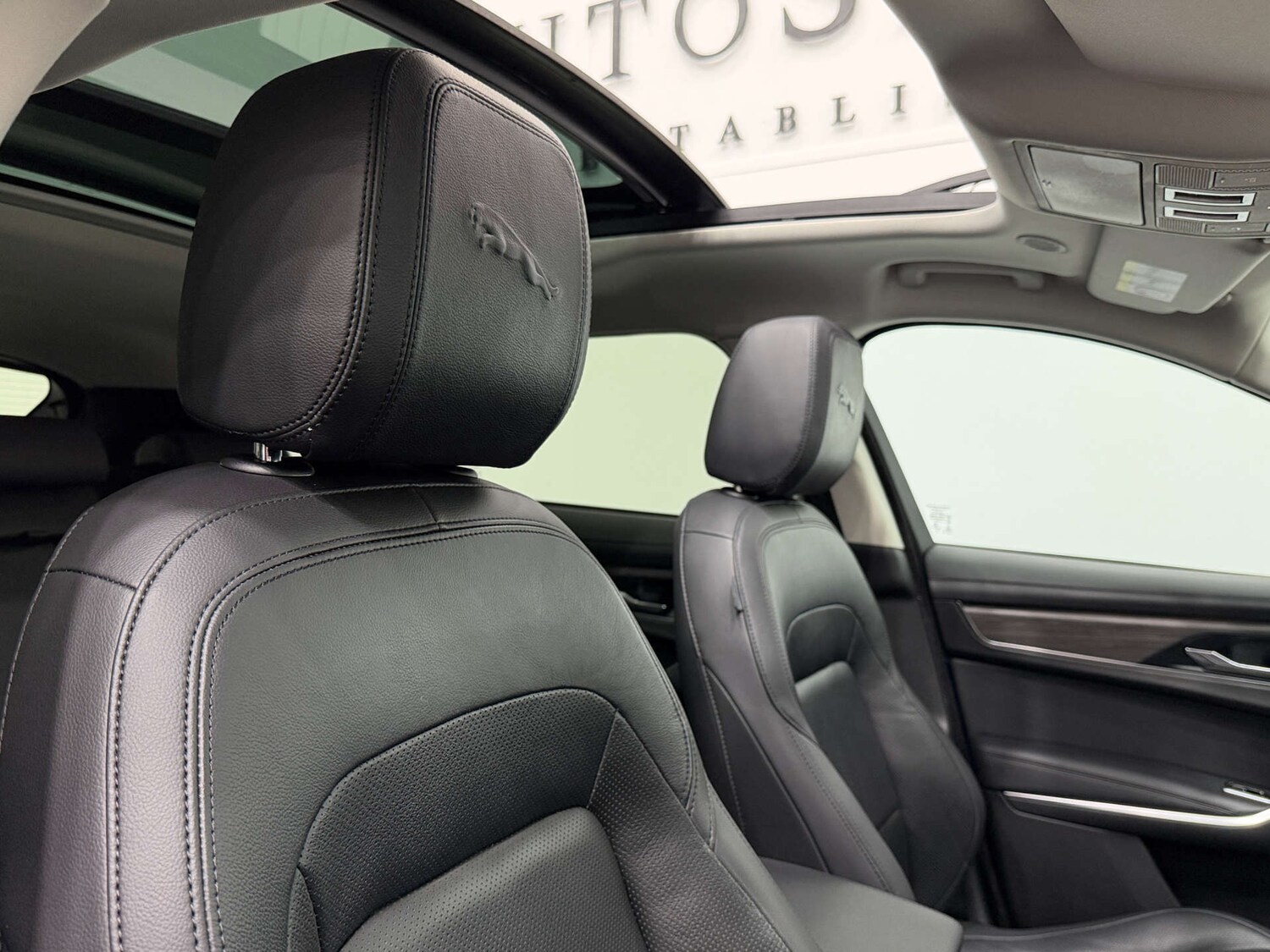 Used Jaguar F-Pace 2022 for sale - 76422528: Photo 38