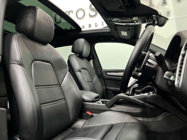 Used Porsche Cayenne 2022 for sale - 75656239: Photo 2