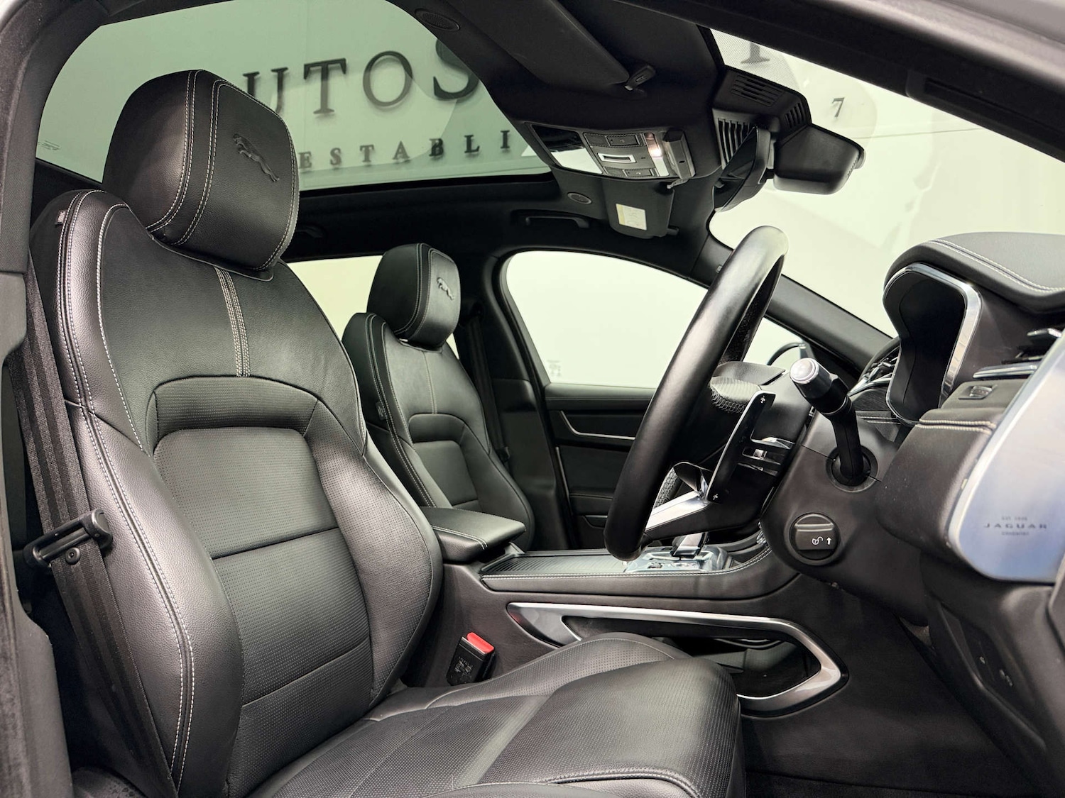 Used Jaguar F-Pace 2022 for sale - 77833850: Photo 2