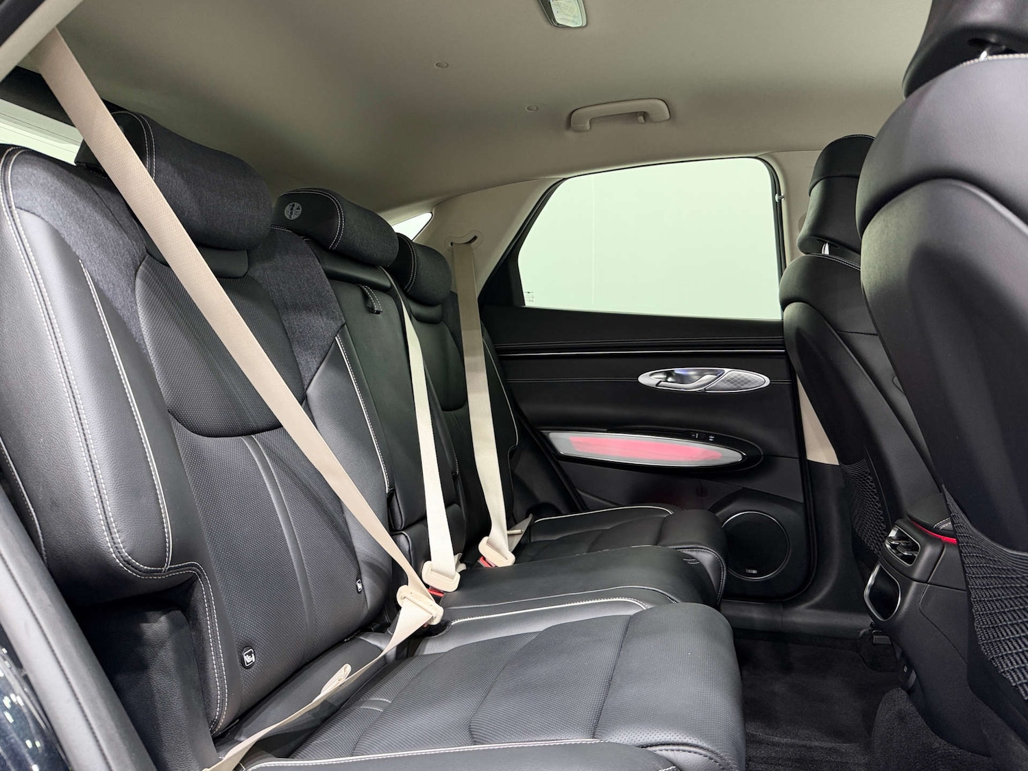 Used Genesis GV70 2023 for sale - 77833861: Photo 15