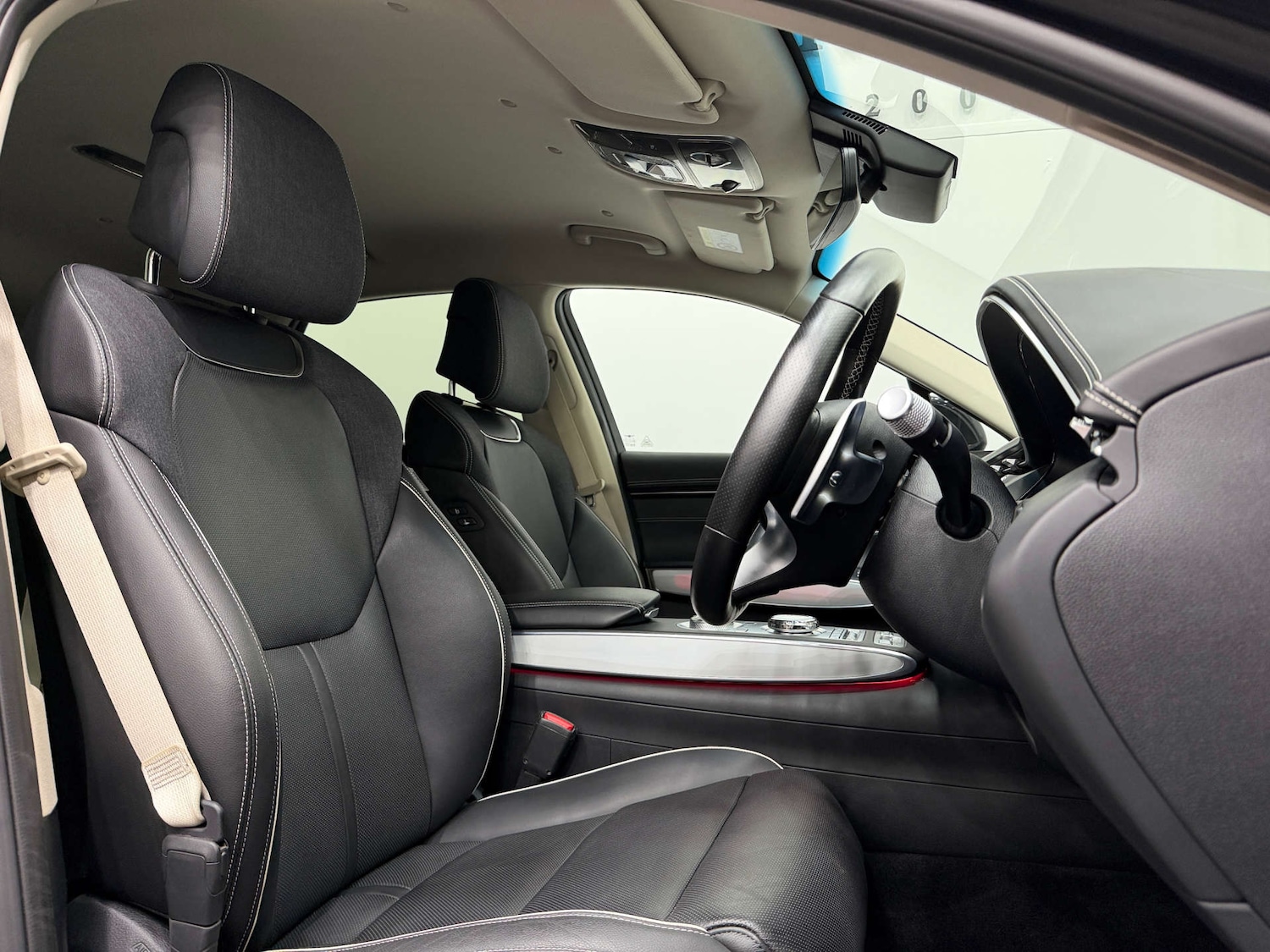 Used Genesis GV70 2023 for sale - 77833861: Photo 2