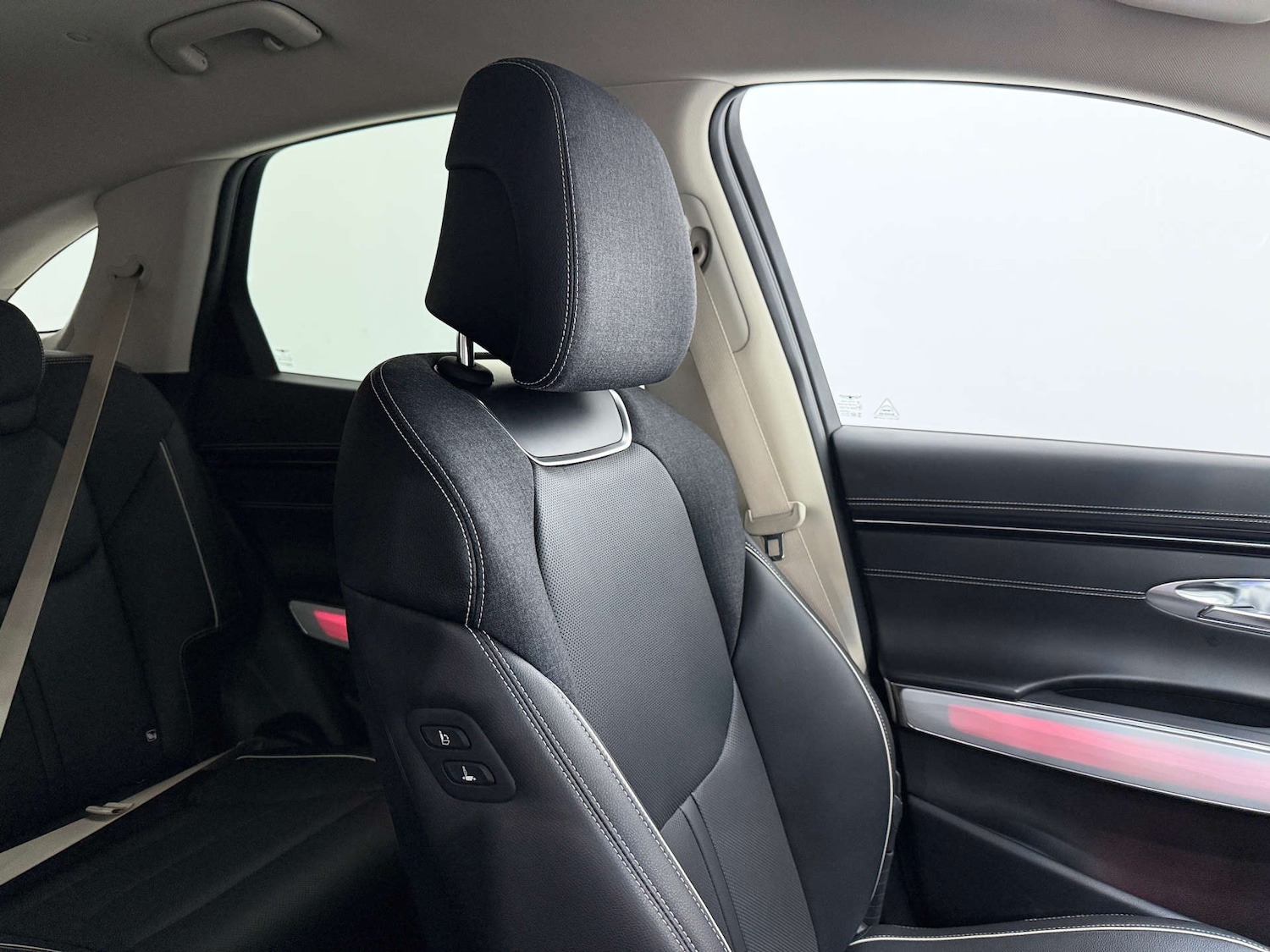 Used Genesis GV70 2023 for sale - 77833861: Photo 41