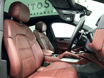 Used Porsche Cayenne 2023 for sale - 76220593: Photo 2