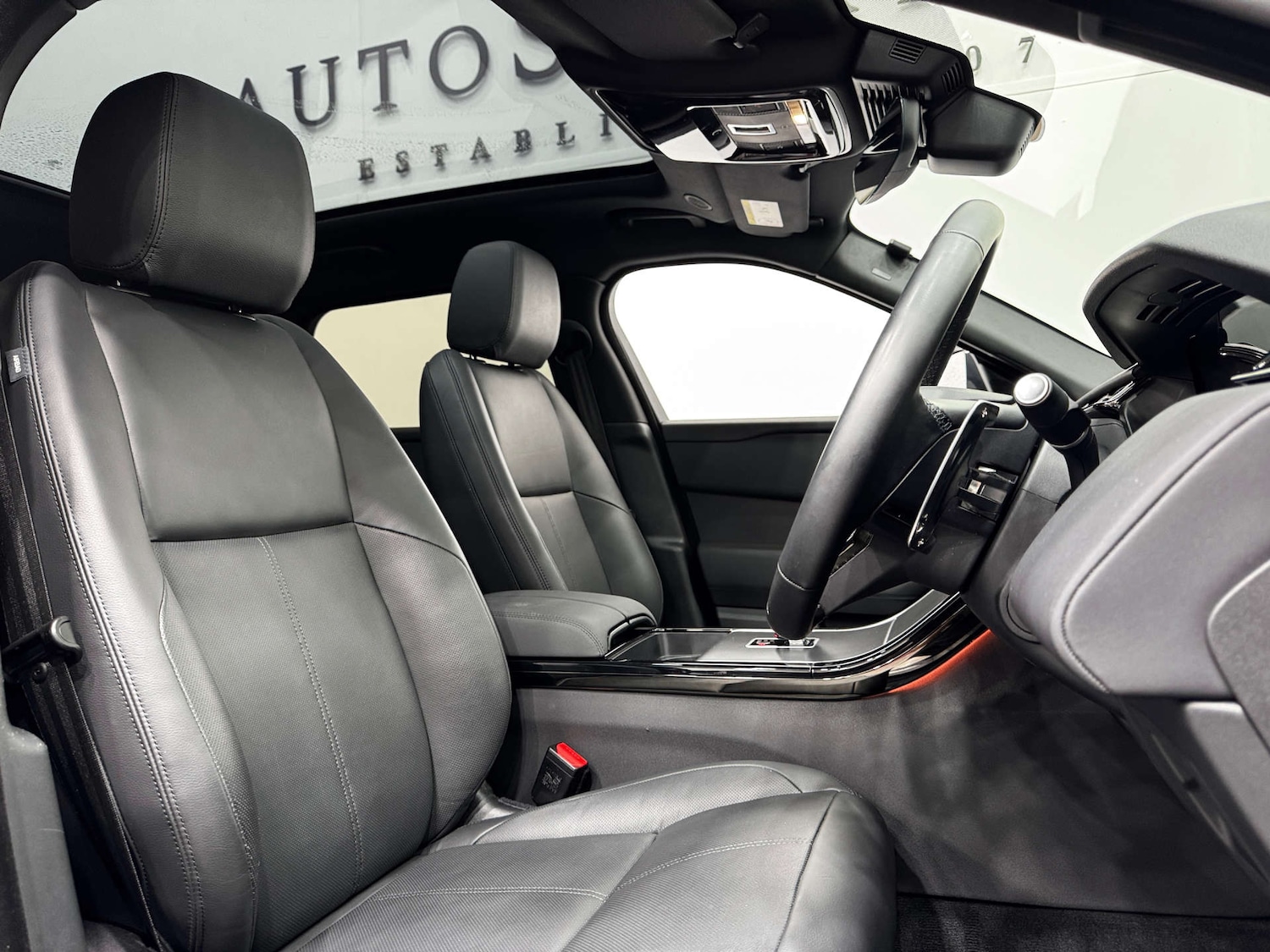 Used Land Rover Range Rover Velar 2024 for sale - 78000714: Photo 2