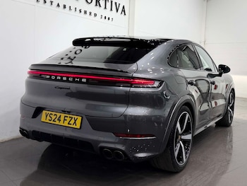 Used Porsche Cayenne 2024 for sale - 79140127: Photo