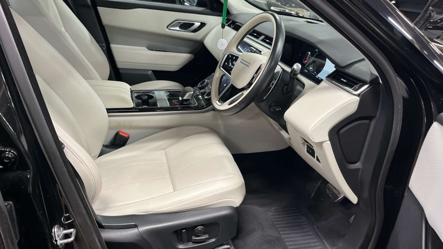 Used Land Rover Range Rover Velar 2022 for sale - 77693752: Photo 2