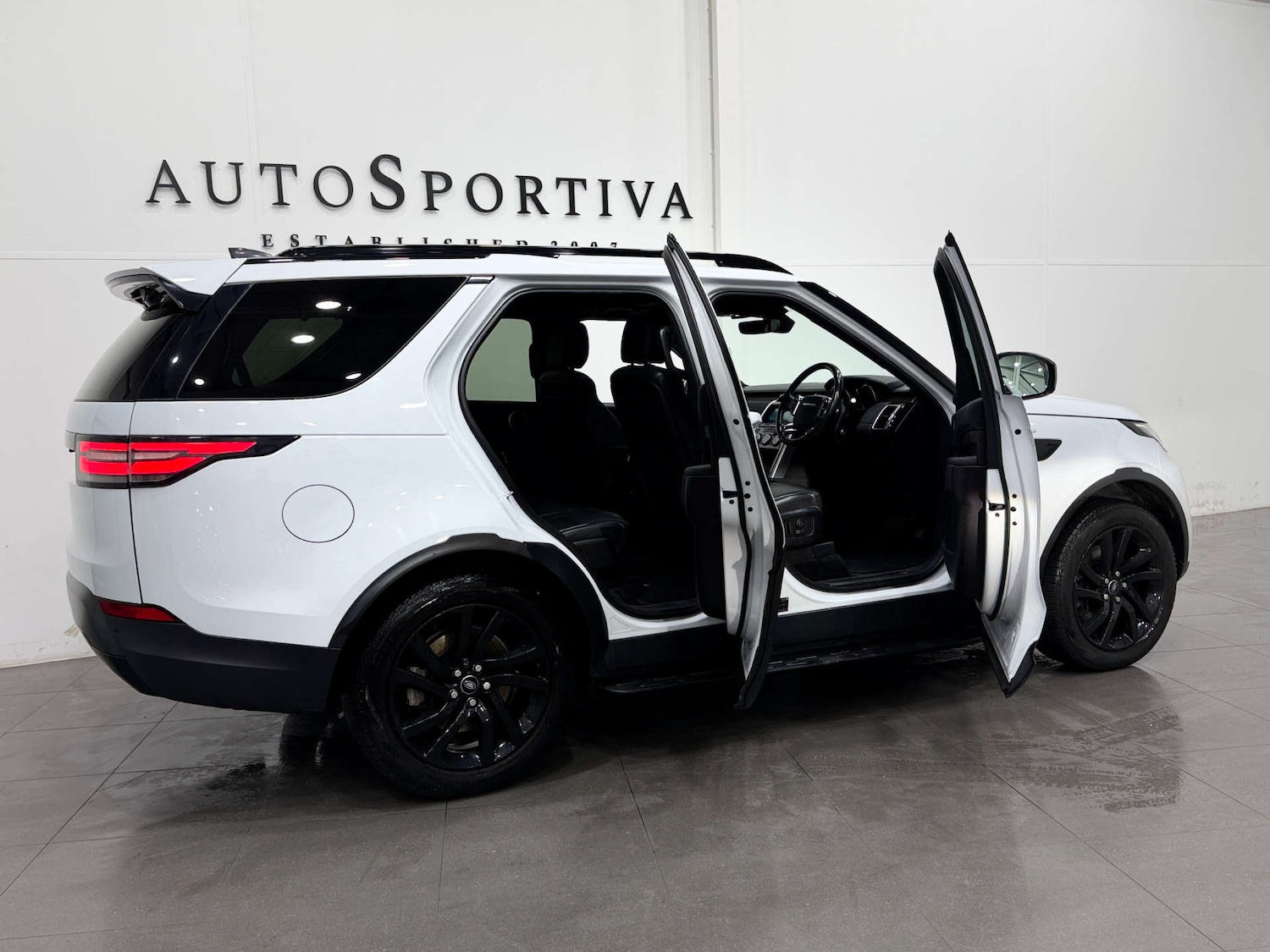 Used Land Rover Discovery 2017 for sale - 77025228: Photo 15