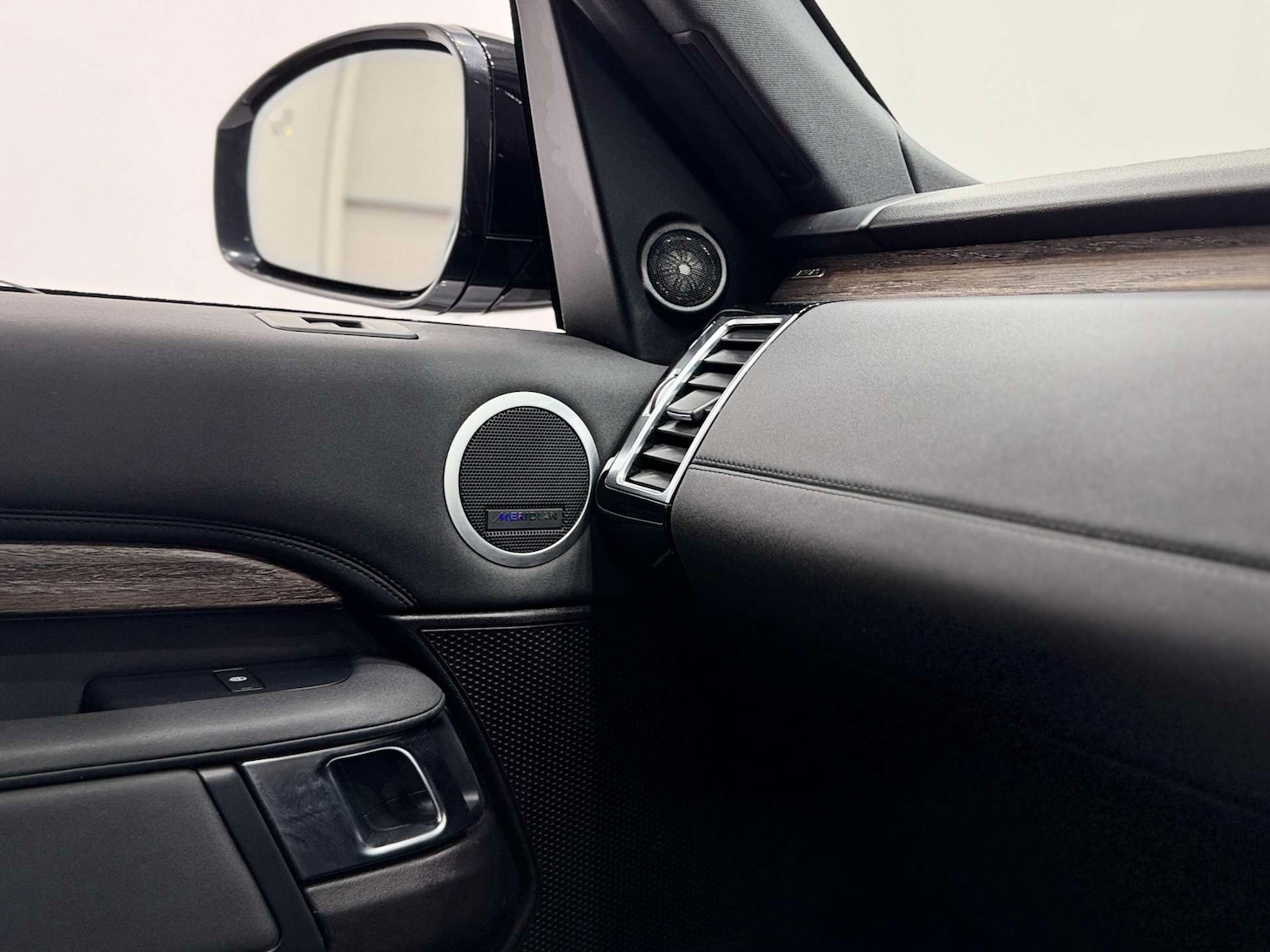 Used Land Rover Discovery 2017 for sale - 77025228: Photo 36