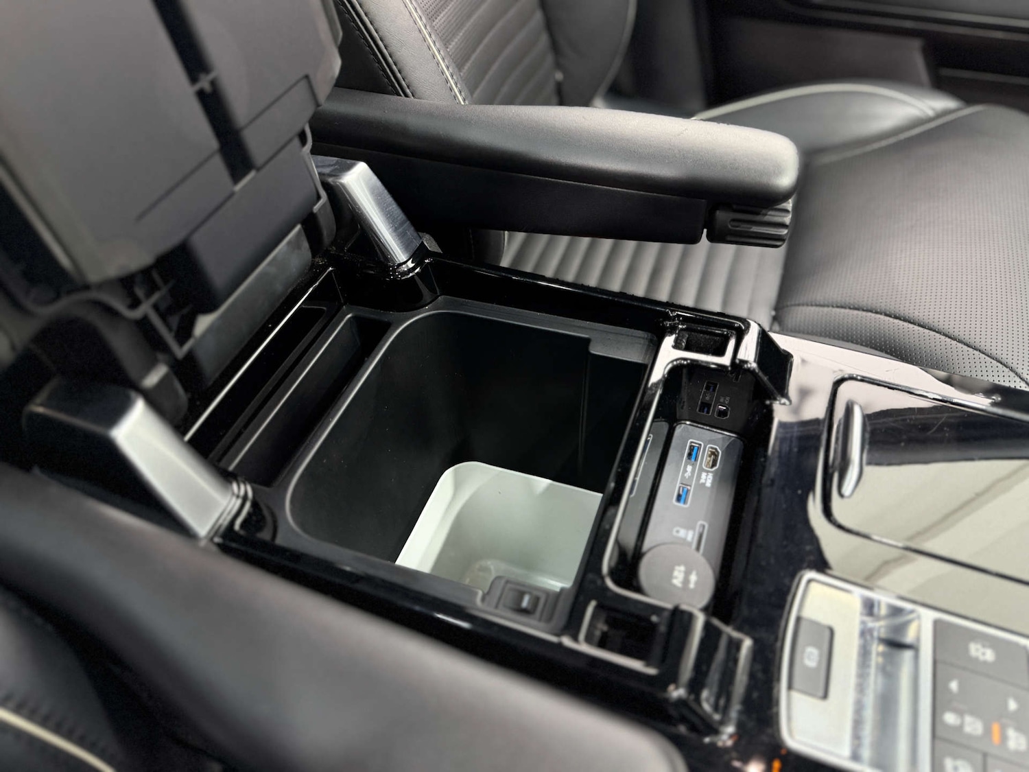 Used Land Rover Discovery 2017 for sale - 77025228: Photo 37