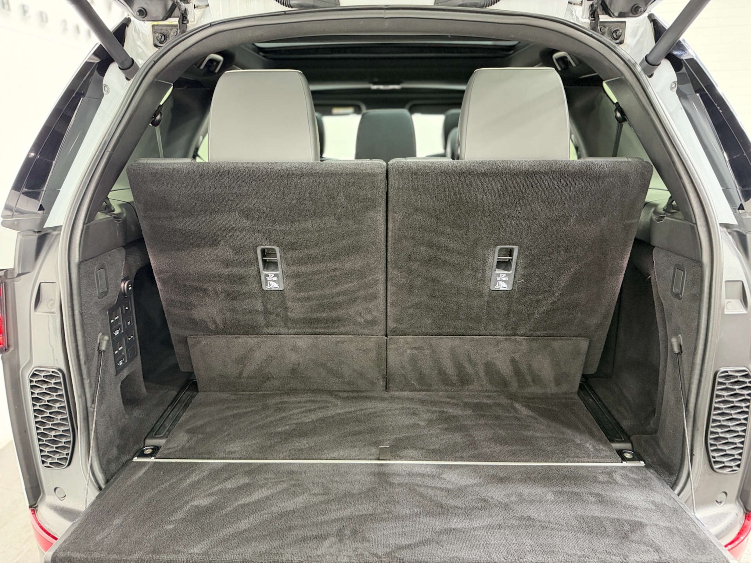 Used Land Rover Discovery 2017 for sale - 77025228: Photo 41