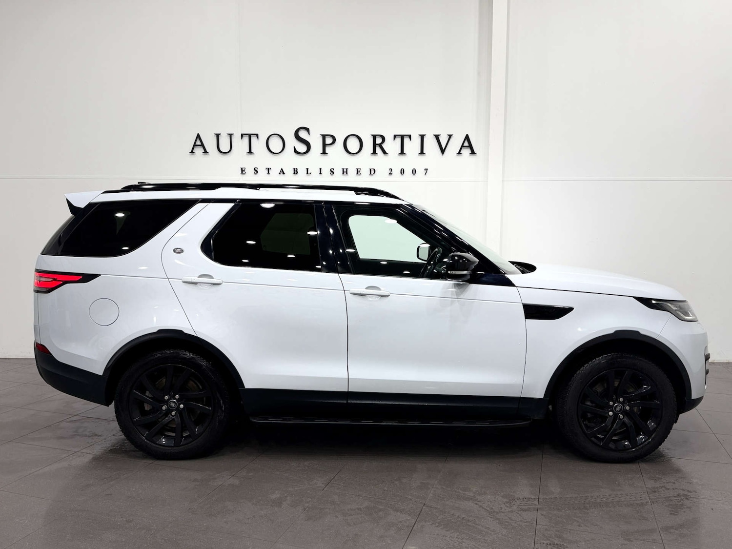 Used Land Rover Discovery 2017 for sale - 77025228: Photo 6