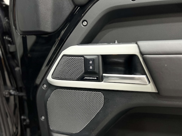 Used Land Rover Defender 2024 for sale - 76064556: Photo 33