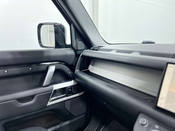 Used Land Rover Defender 2024 for sale - 76064556: Photo 34