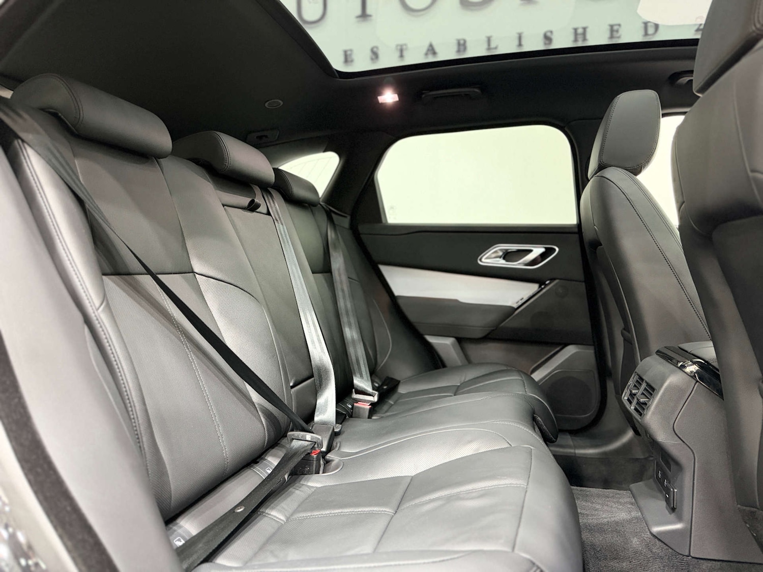 Used Land Rover Range Rover Velar 2025 for sale - 77083283: Photo 16