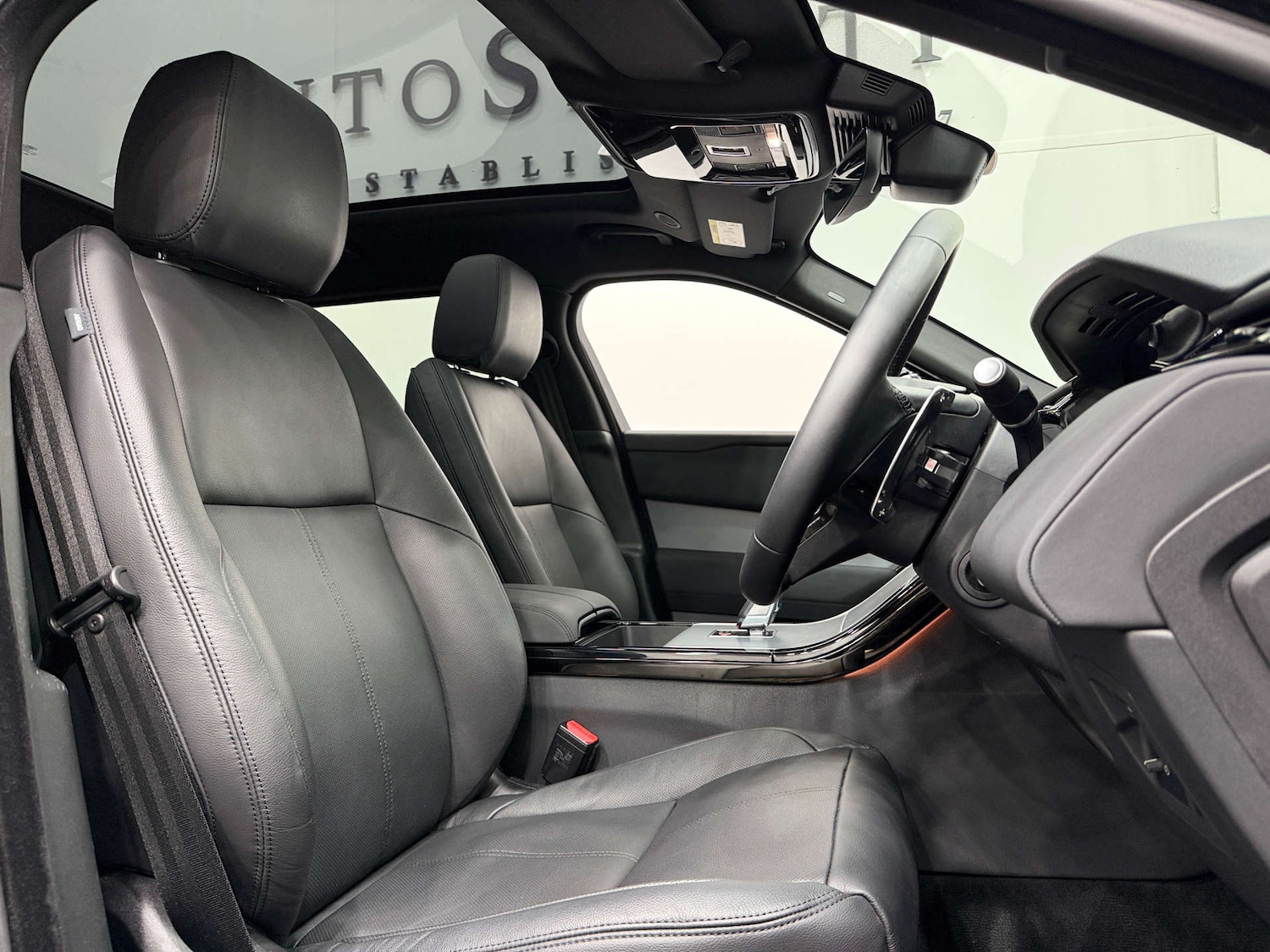 Used Land Rover Range Rover Velar 2025 for sale - 77083283: Photo 2