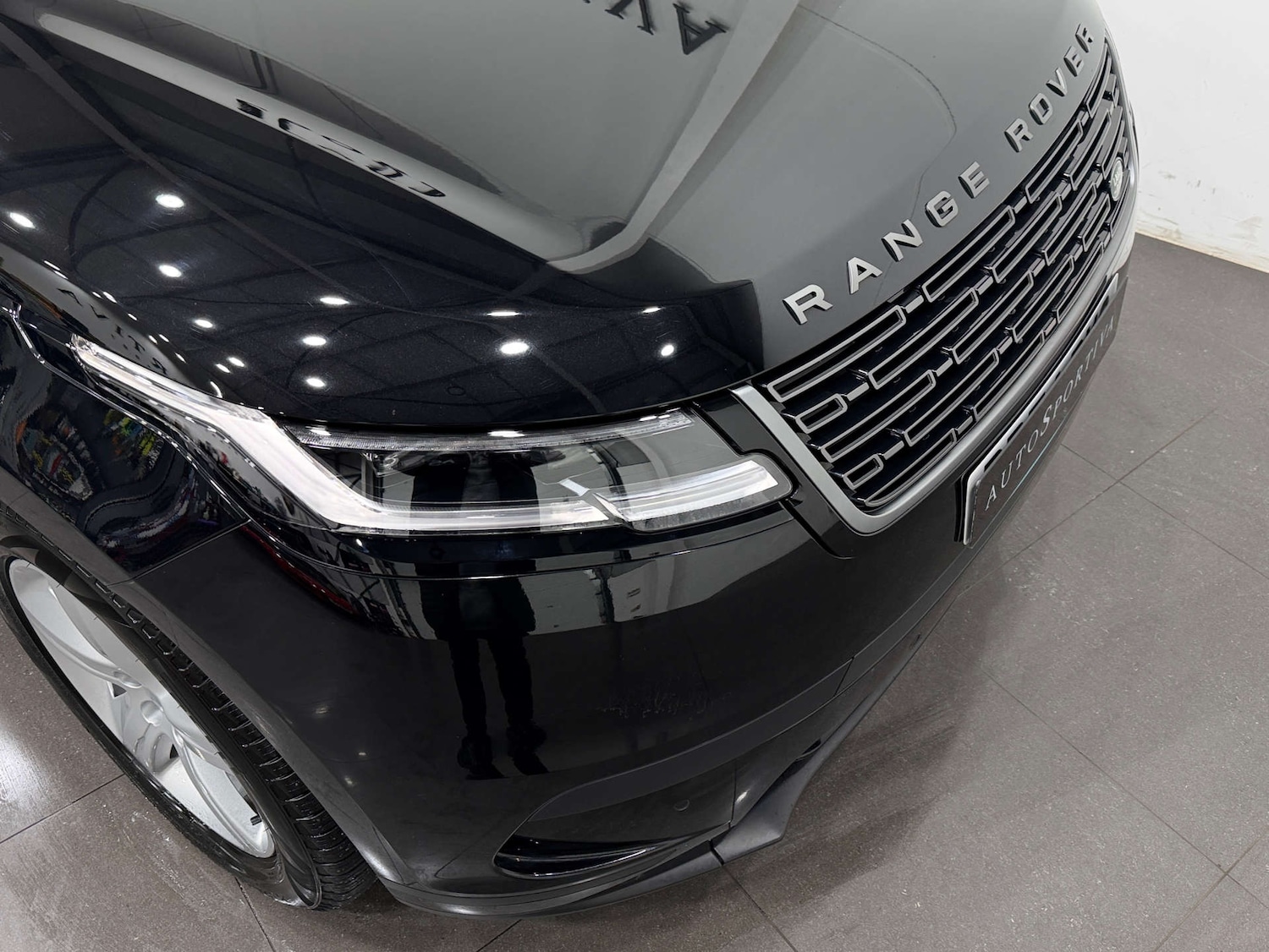 Used Land Rover Range Rover Velar 2025 for sale - 77083283: Photo 32