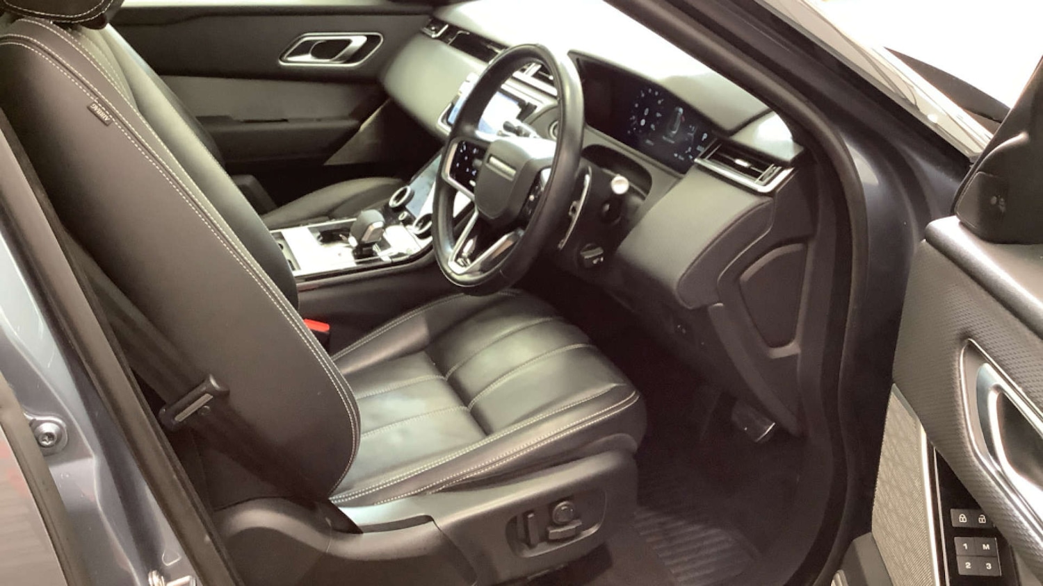 Used Land Rover Range Rover Velar 2022 for sale - 76159785: Photo 2