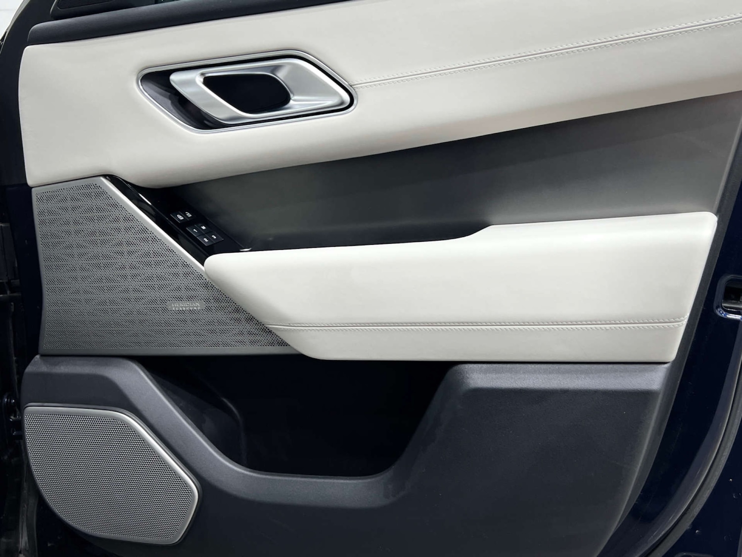 Used Land Rover Range Rover Velar 2021 for sale - 77833955: Photo 32