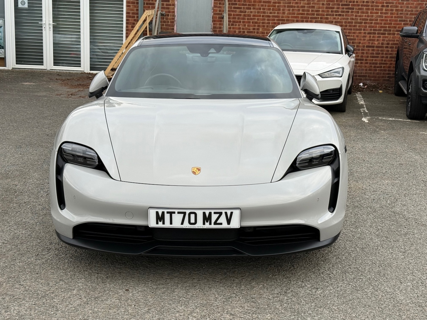 Used Porsche Taycan 2020 for sale - 78131366: Photo 2