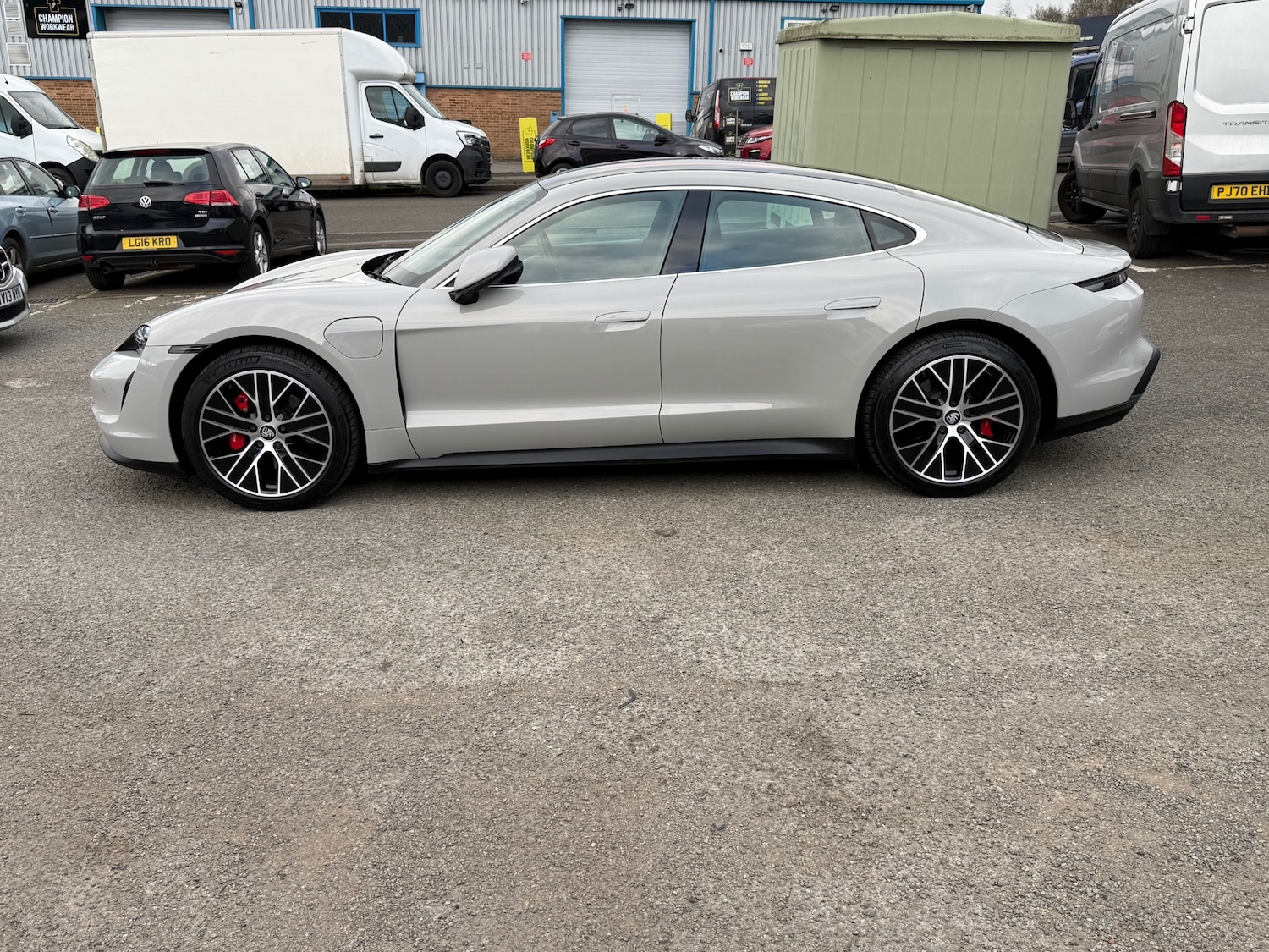 Used Porsche Taycan 2020 for sale - 78131366: Photo 4