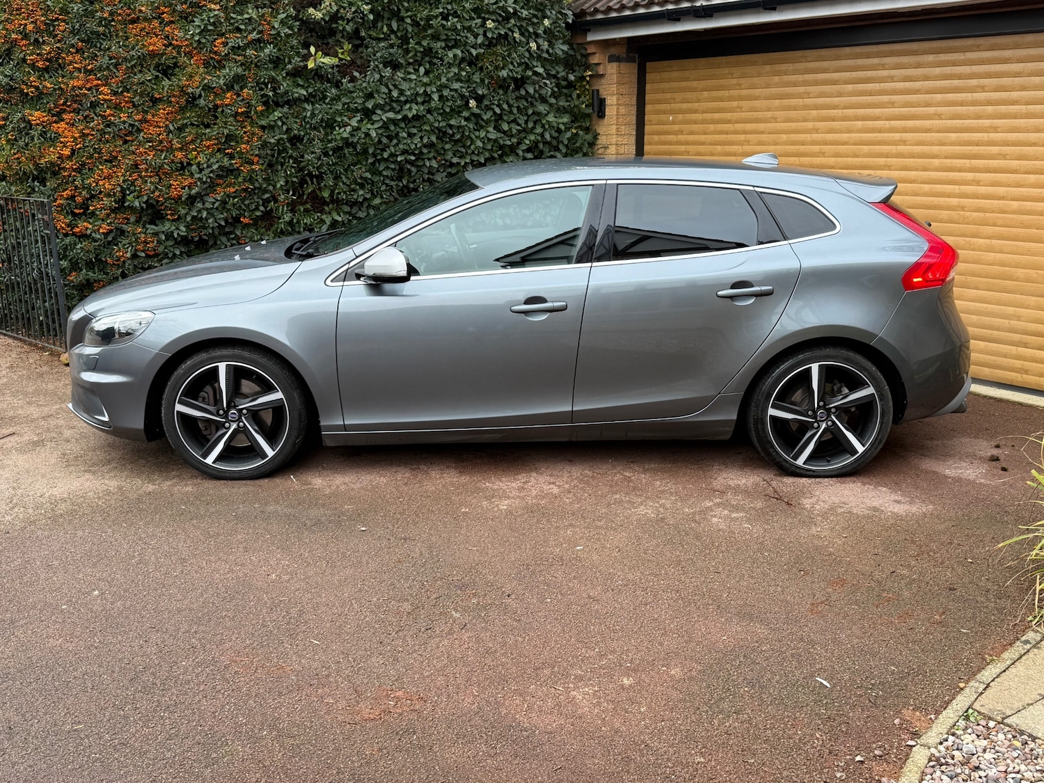 Used Volvo V40 2014 for sale - 77746177: Photo 2