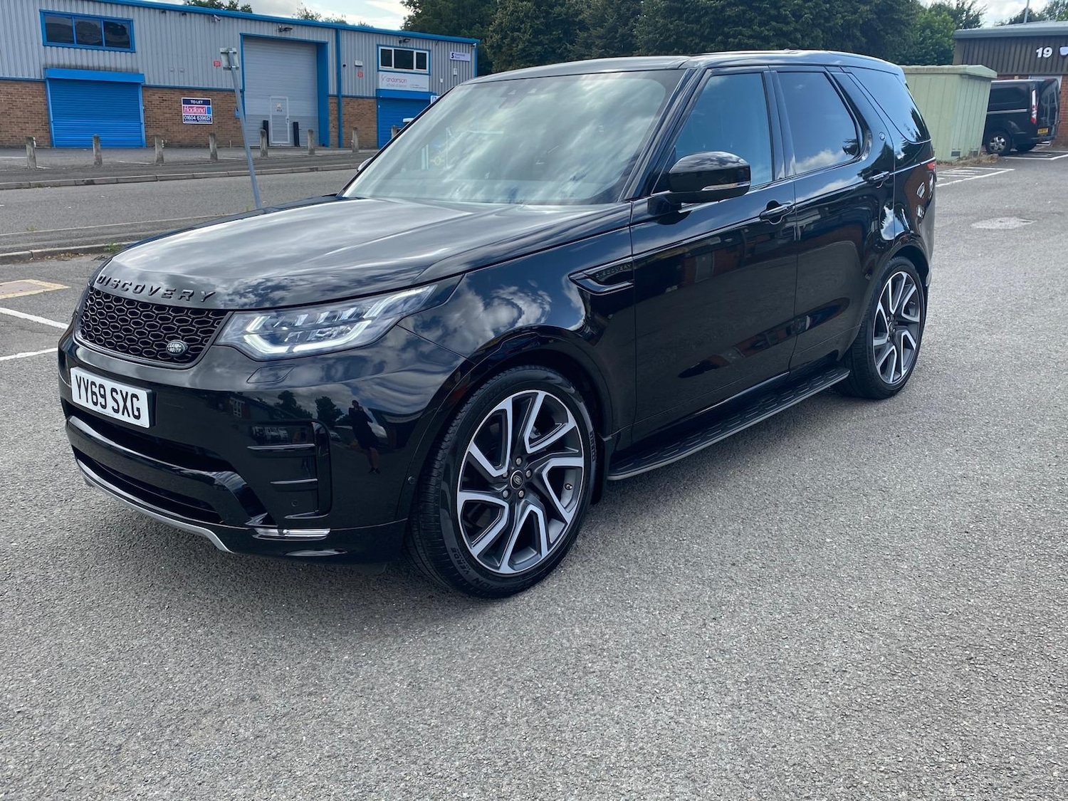 Used Land Rover Discovery 2020 for sale - 76919887: Photo 2