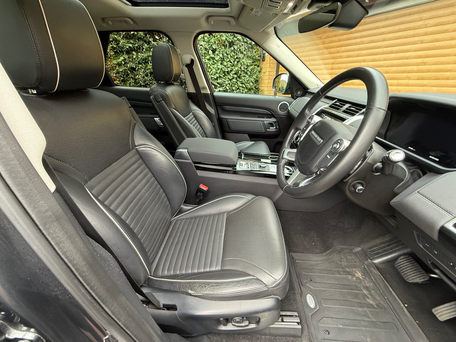 Used Land Rover Discovery 2017 for sale - 77461856: Photo 10