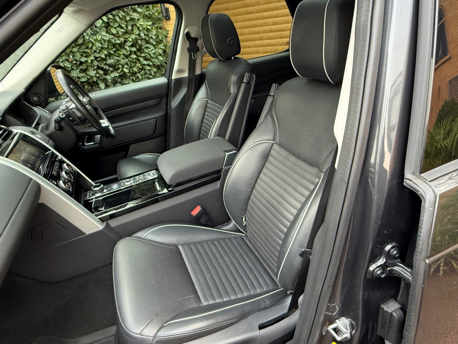 Used Land Rover Discovery 2017 for sale - 77461856: Photo 15