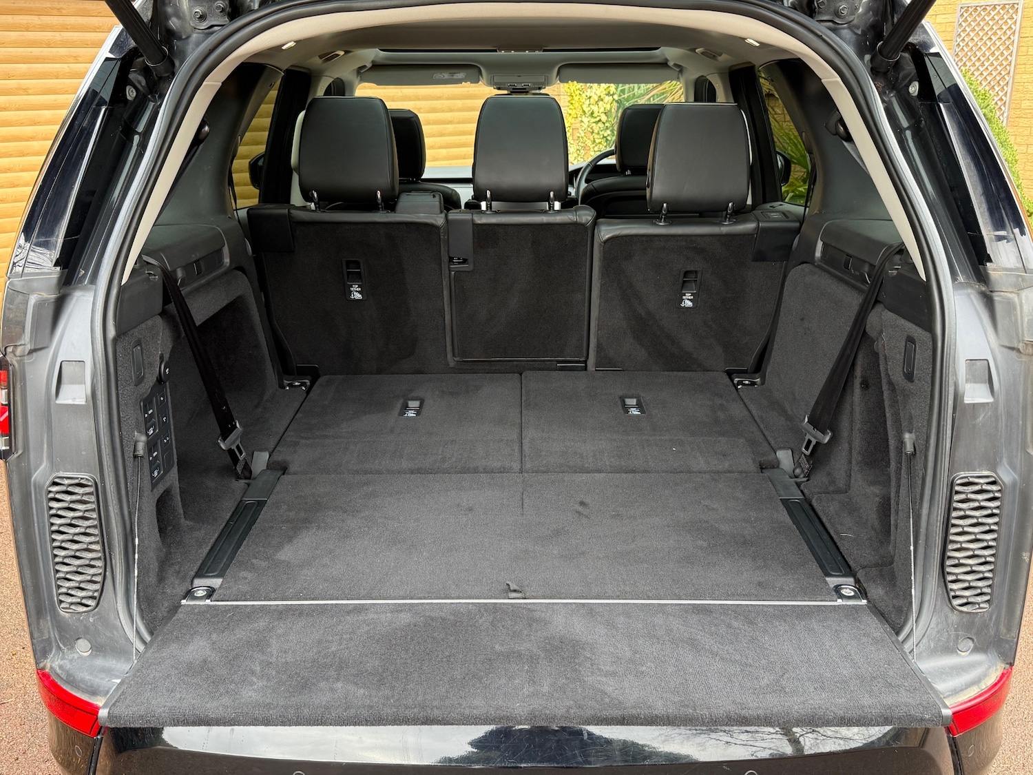 Used Land Rover Discovery 2017 for sale - 77461856: Photo 16