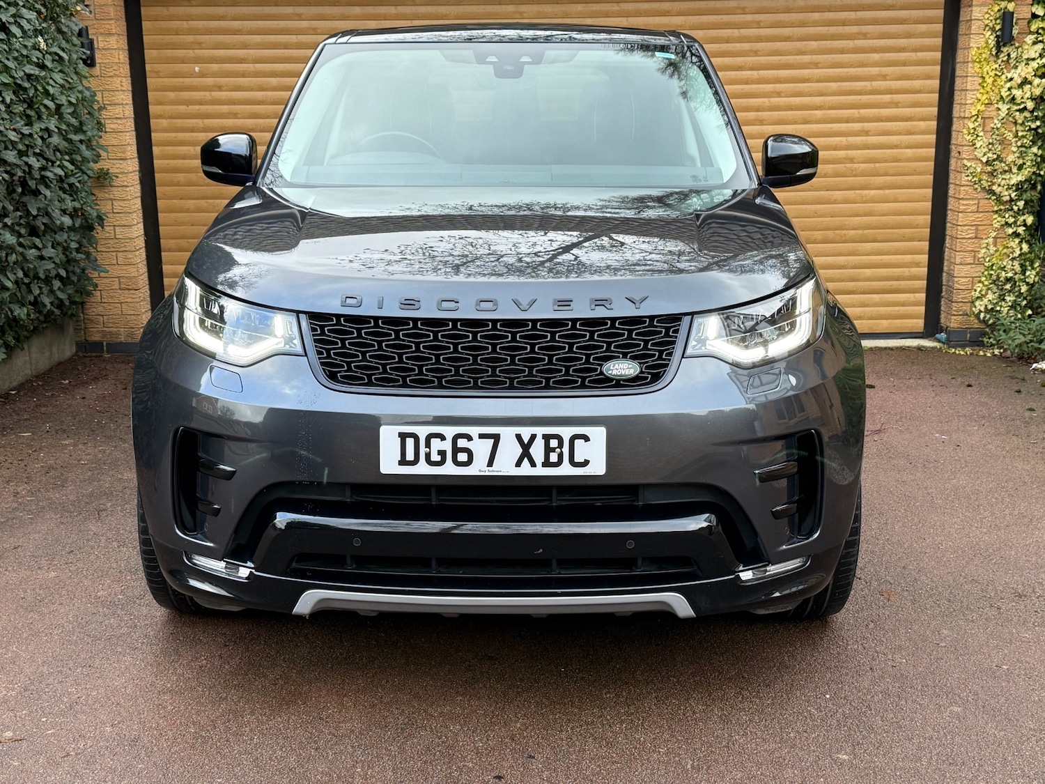 Used Land Rover Discovery 2017 for sale - 77461856: Photo 2