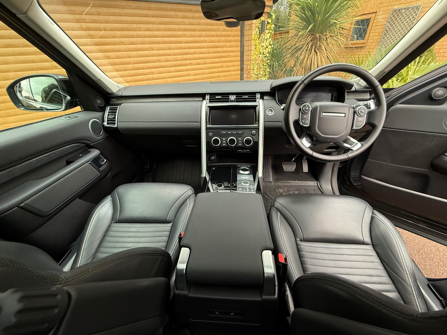 Used Land Rover Discovery 2017 for sale - 77461856: Photo 24